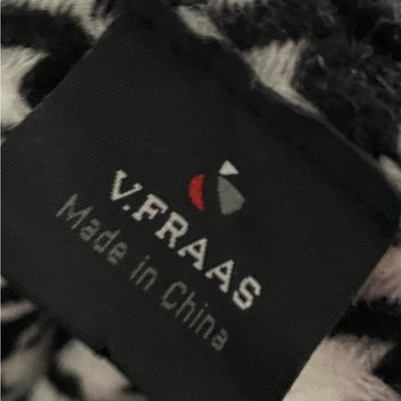 V. Fraas Houndstooth print Cape Shawl Poncho Cover O/S 100% Acrylic - Picture 14 of 16